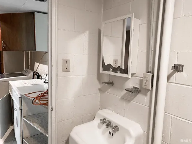 $1,850 | 2415 East 5th Street, Bloomington, IN 47408