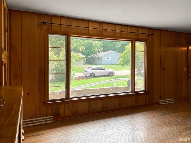 $1,850 | 2415 East 5th Street, Bloomington, IN 47408