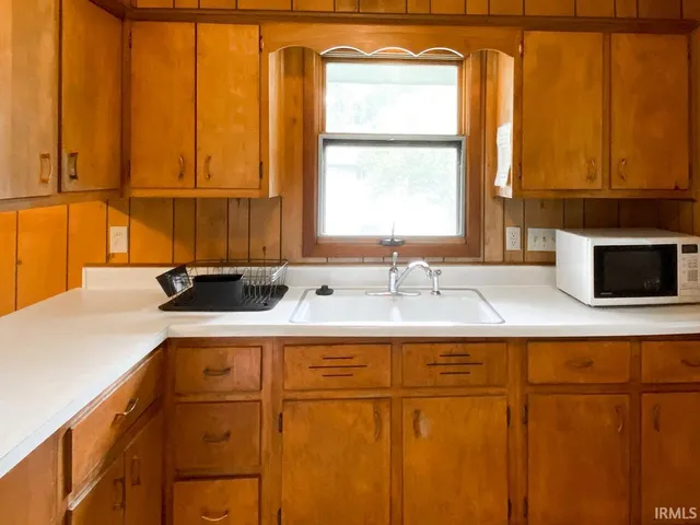 $1,850 | 2415 East 5th Street, Bloomington, IN 47408