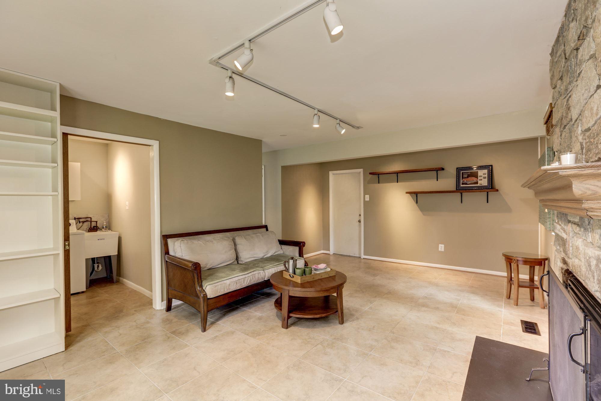 11809 Tree Fern Court Reston, VA 20191 - Photo 20 of 58