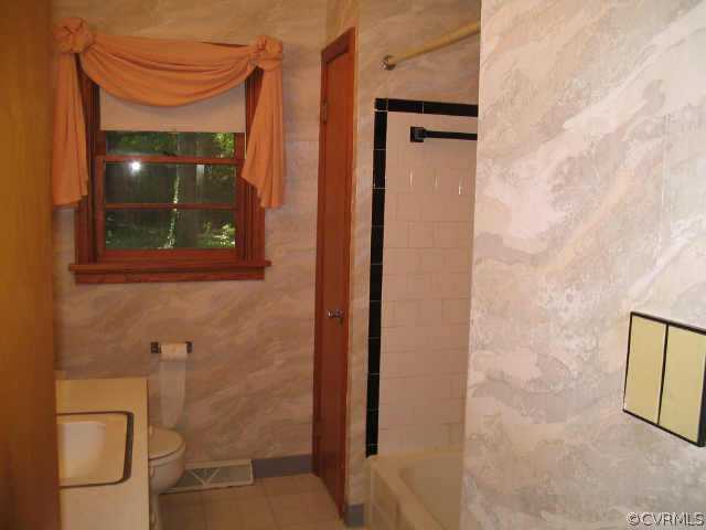 8409 Michael Road Richmond, VA 23229 - Photo 5 of 6 Other - Hall bathroom