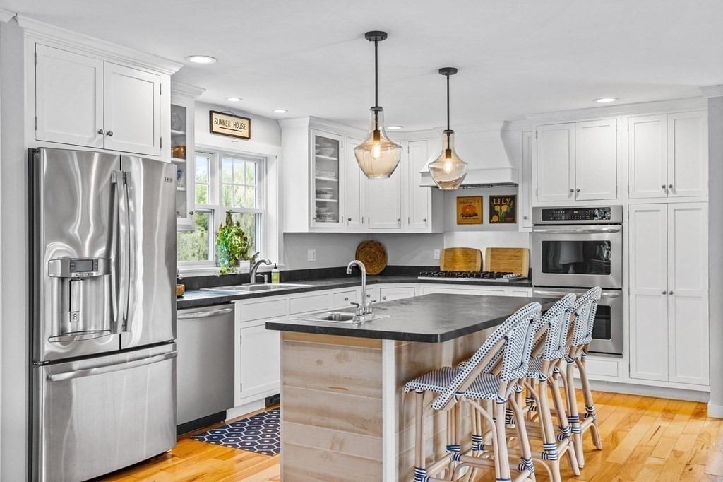 138 Gilson Road Scituate, MA 02066 - Photo 4 of 38 Gallery Image 4