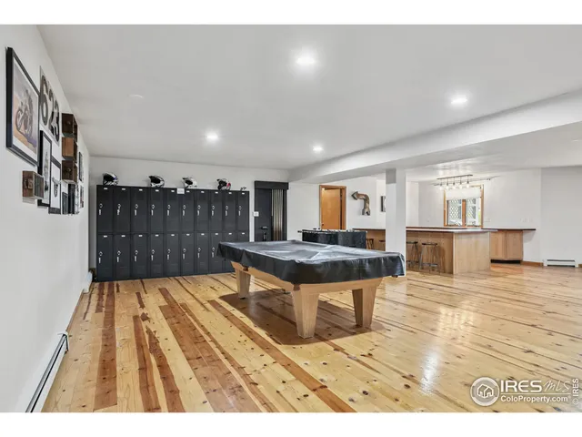 a view of a living room and kitchen