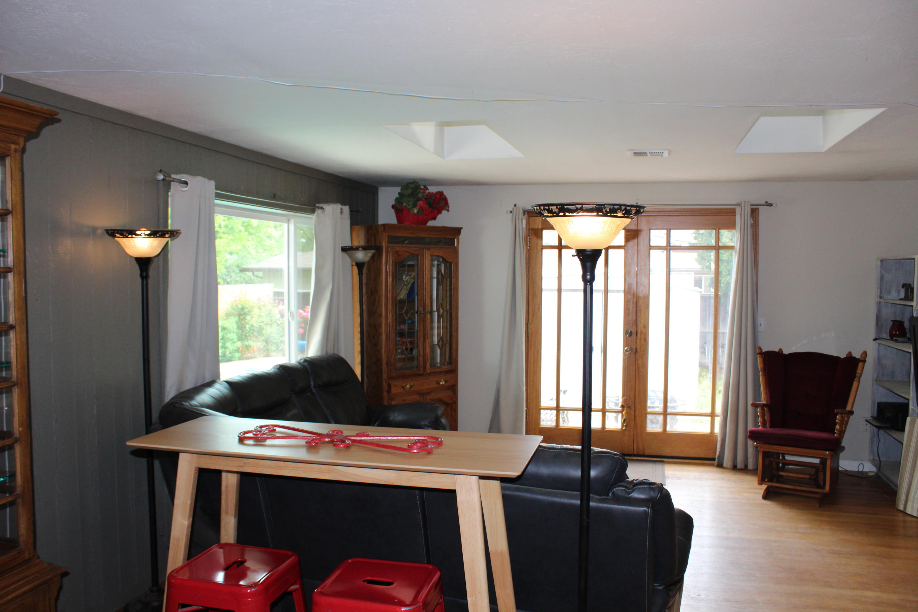 1115 Freeman Road Central Point, OR 97502 - Photo 10 of 21 IMG_3383