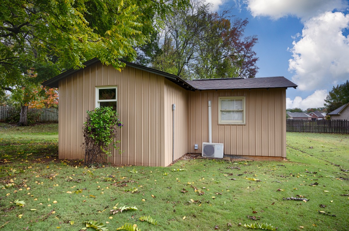 715 South Clinton Street Athens, AL 35611 - Photo 31 of 63 a front view of a house with garden