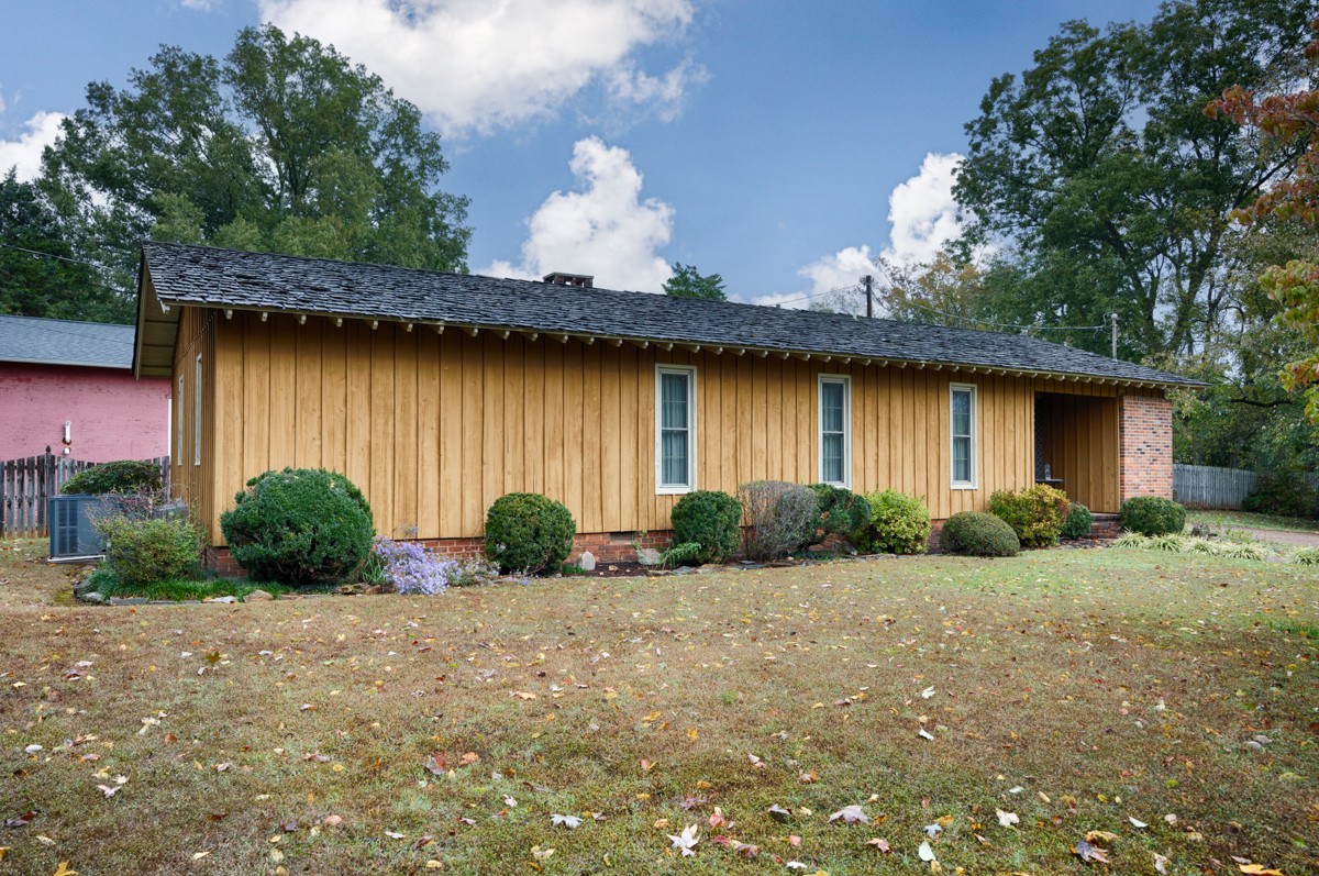 715 South Clinton Street Athens, AL 35611 - Photo 36 of 63 a front view of a house having yard