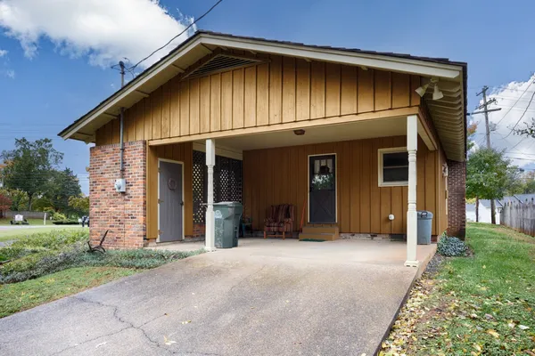 $525,000 | 715 South Clinton Street, Athens, AL 35611