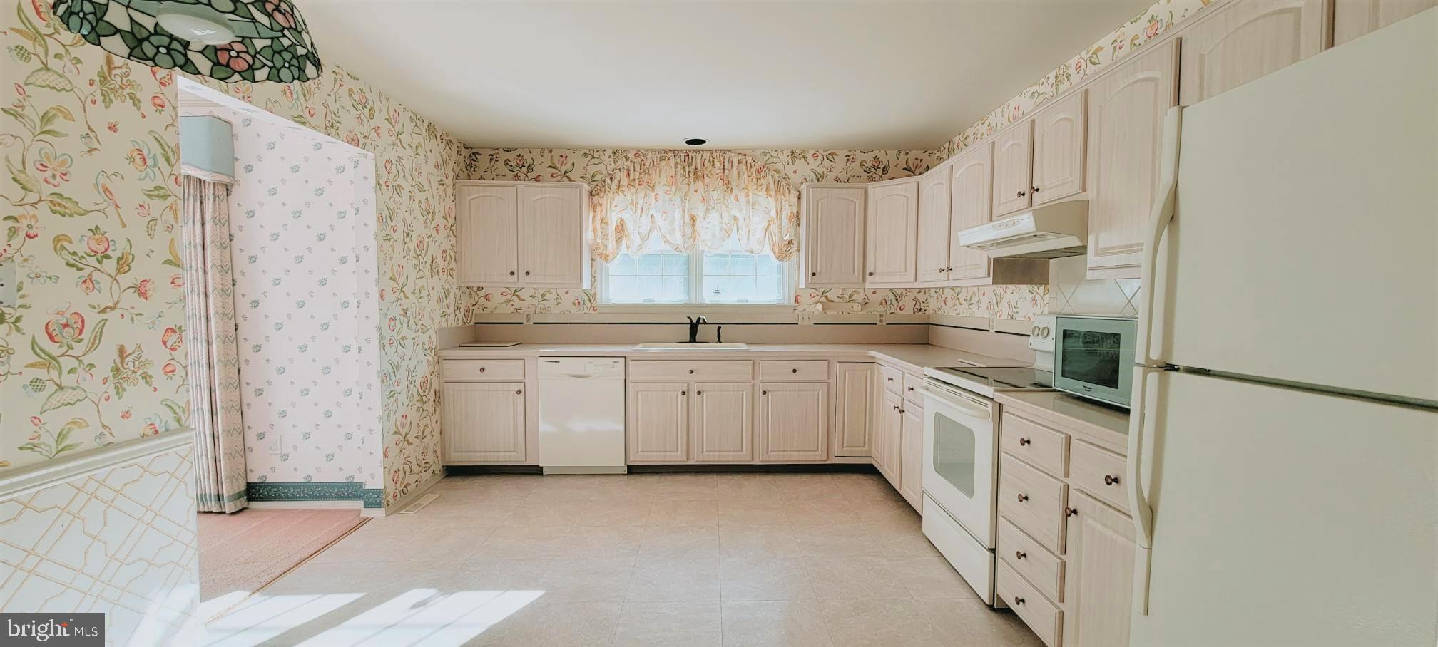 1923 Deer Path Road Harrisburg, PA 17110 - Photo 3 of 17 Gallery Image 3