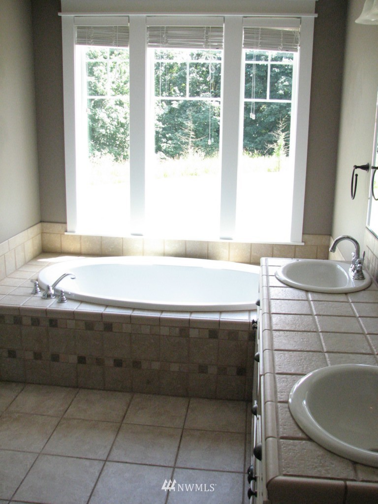 6205 139th Lane Southwest Rochester, WA 98579 - Photo 12 of 25 Gallery Image 12
