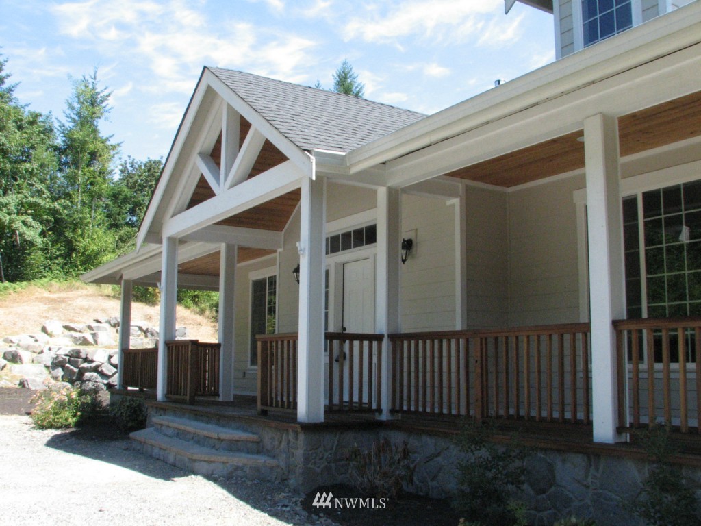 6205 139th Lane Southwest Rochester, WA 98579 - Photo 3 of 25 Gallery Image 3