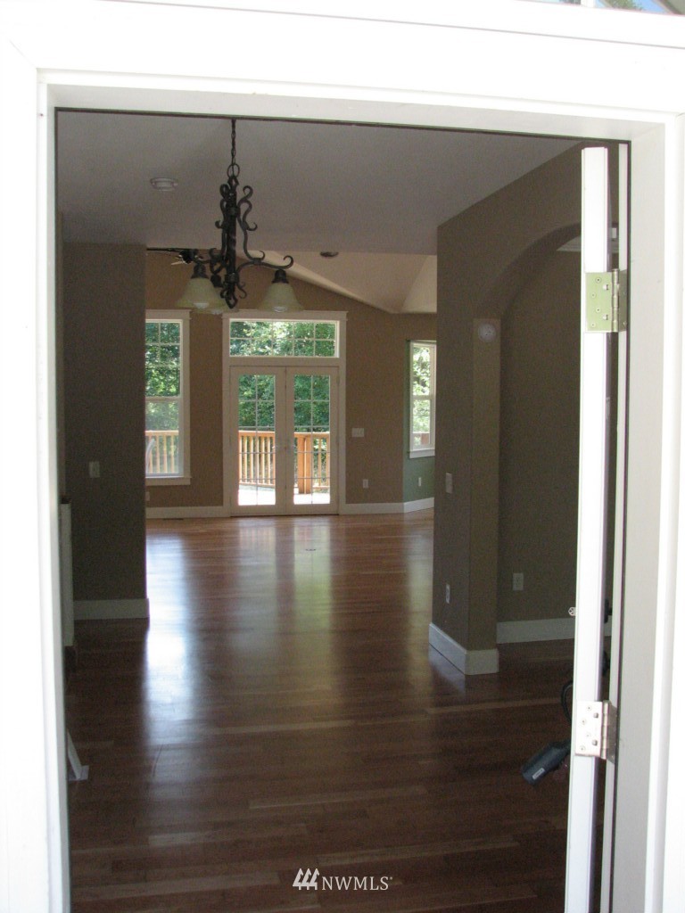 6205 139th Lane Southwest Rochester, WA 98579 - Photo 4 of 25 Gallery Image 4