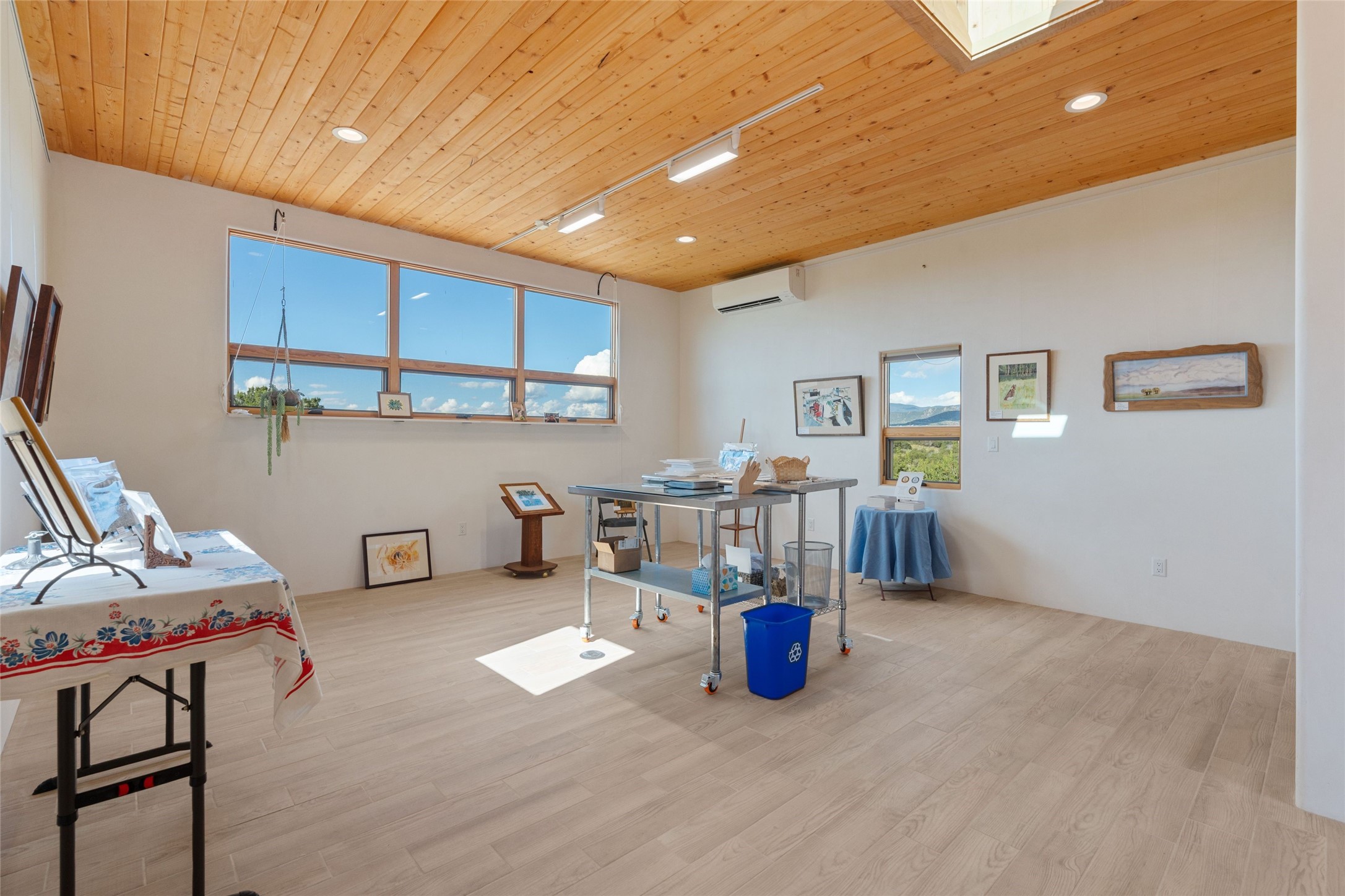 71 Camerada Loop Santa Fe, NM 87508 - Photo 28 of 35 Interior detached studio
