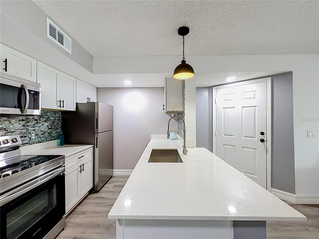 5144 Conroy Road, Unit 13 Orlando, FL 32811 - Photo 6 of 39 Gallery Image 6