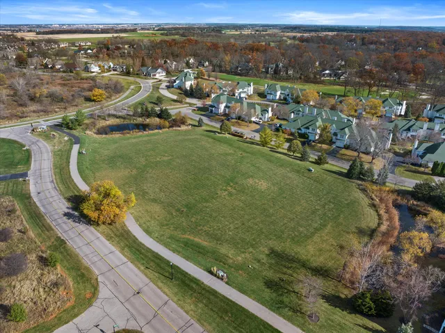 $420,000 | Lt40 Cobblestone Square Expansion, Unit WOODLAND AVENUE OF CHAMPIONS, Geneva, WI 53147