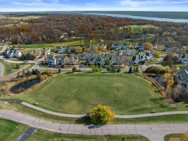 $420,000 | Lt40 Cobblestone Square Expansion, Unit WOODLAND AVENUE OF CHAMPIONS, Geneva, WI 53147
