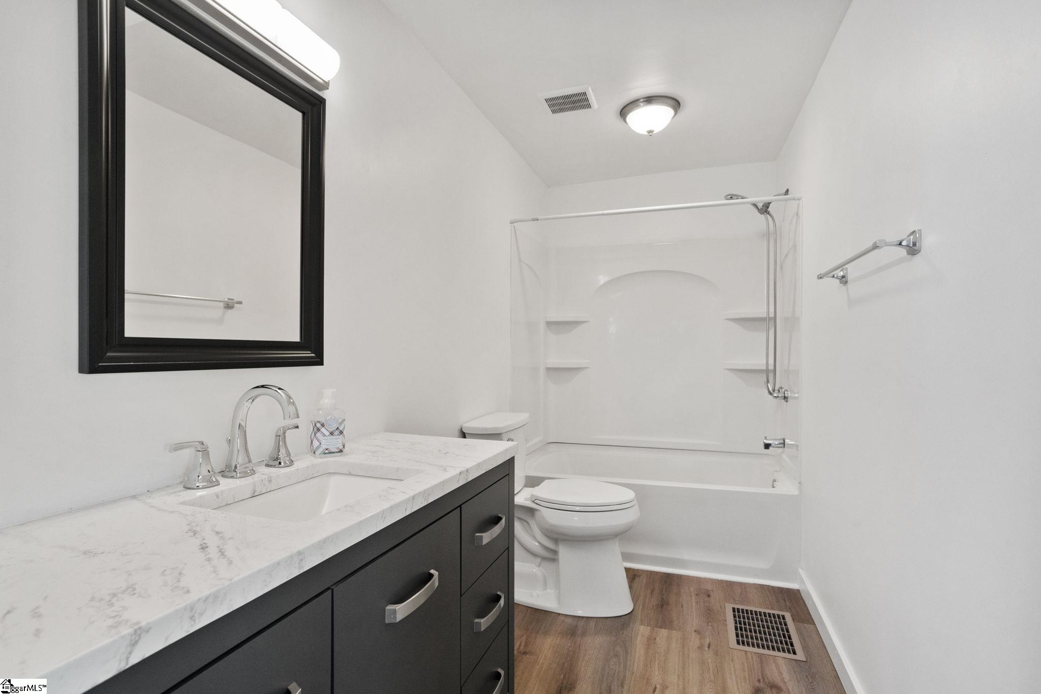 5994 North Old Laurens Road Gray Court, SC 29645 - Photo 13 of 25