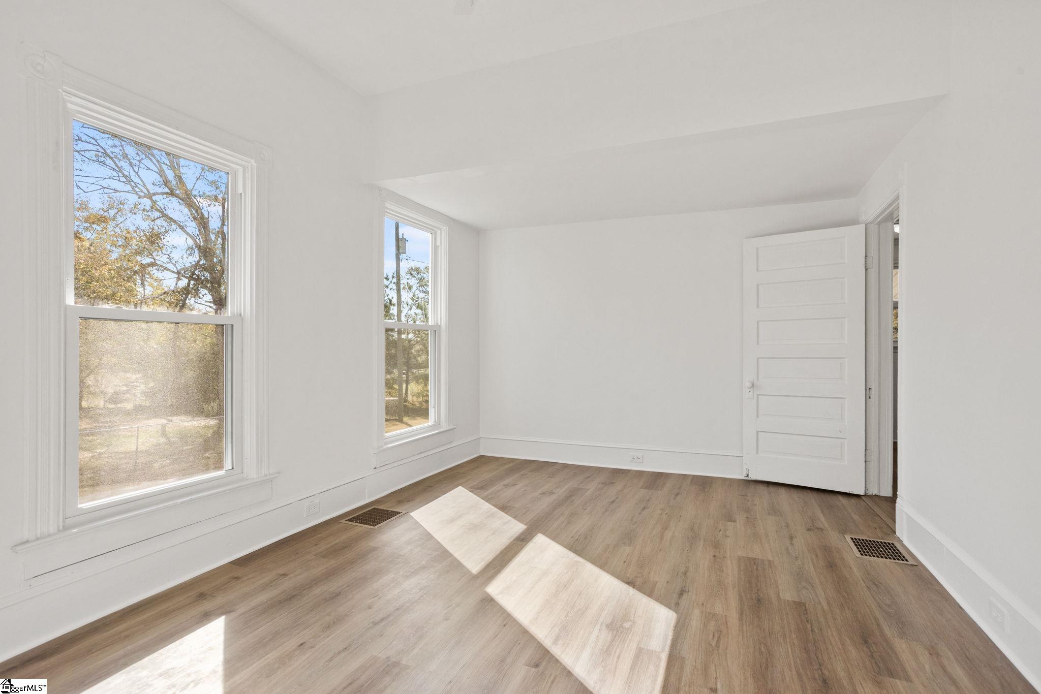 5994 North Old Laurens Road Gray Court, SC 29645 - Photo 17 of 25