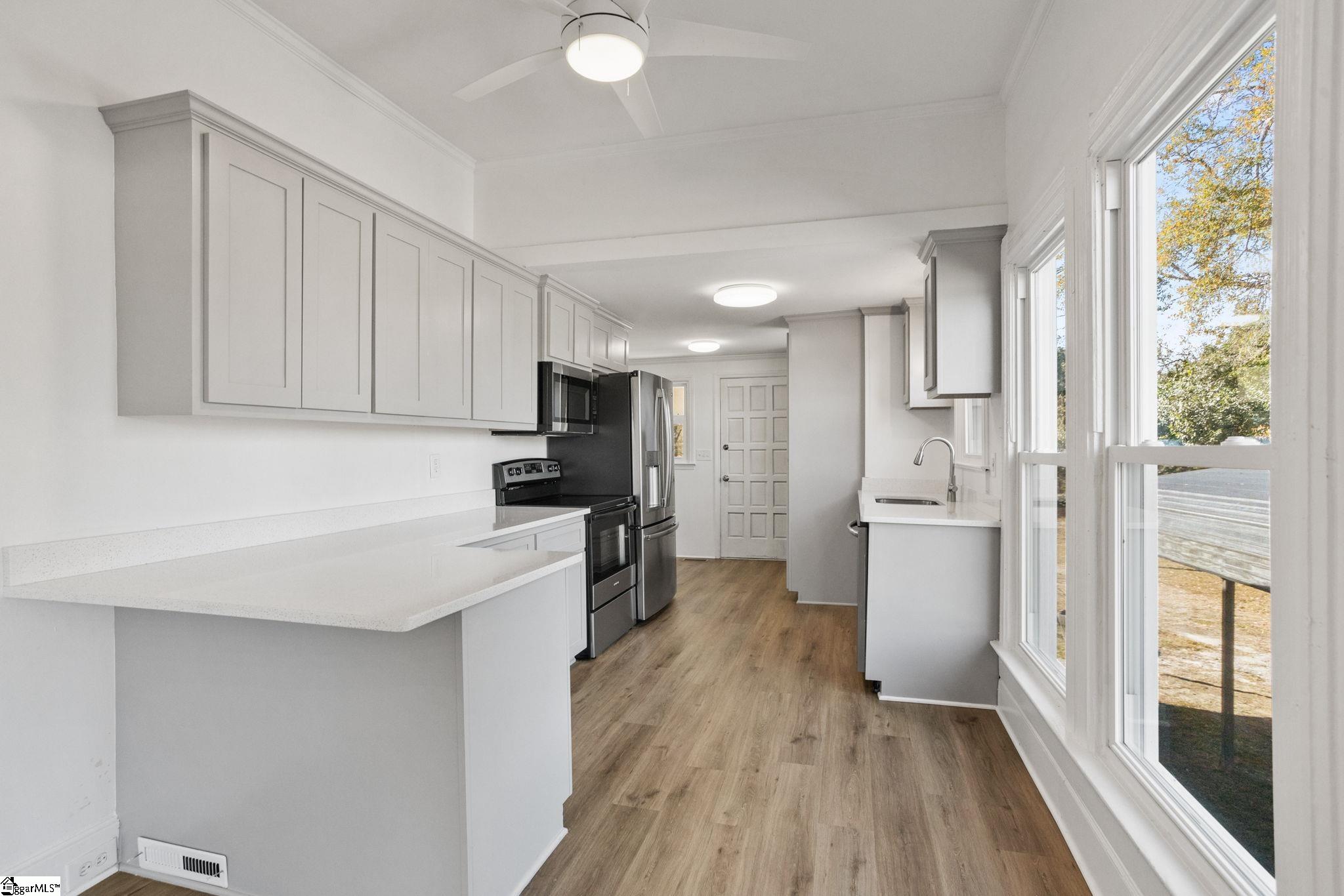 5994 North Old Laurens Road Gray Court, SC 29645 - Photo 9 of 25