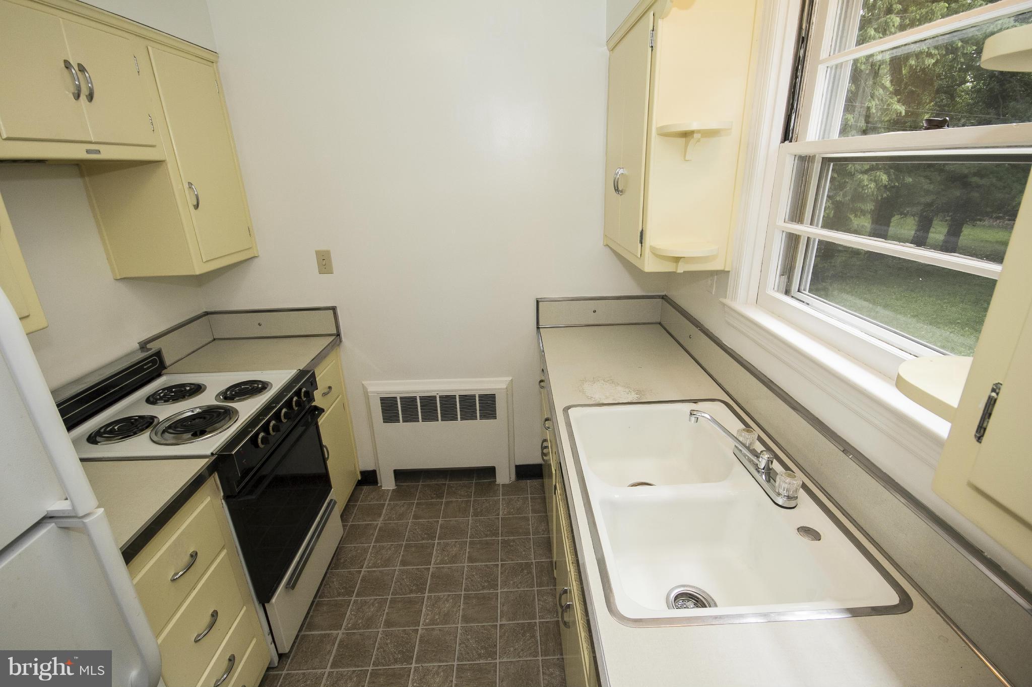 4113 Raleigh Road Baltimore, MD 21207 - Photo 12 of 23 a bathroom with a tub sink and a mirror