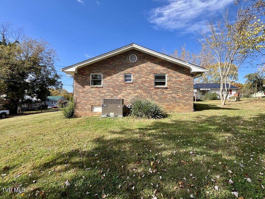 126 Pearl Street Greeneville, TN 37743 - Photo 18 of 23 16