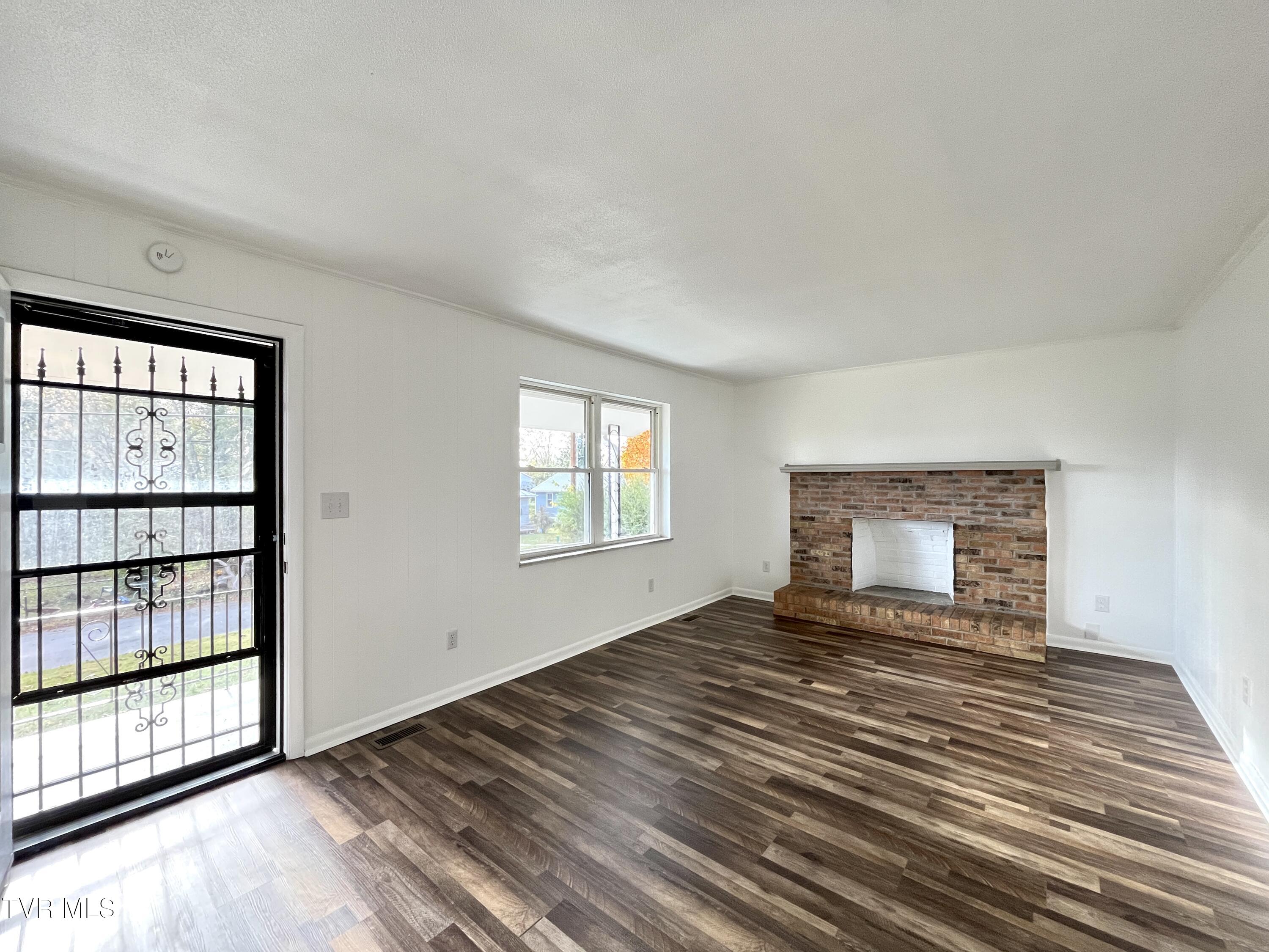 126 Pearl Street Greeneville, TN 37743 - Photo 3 of 23 3