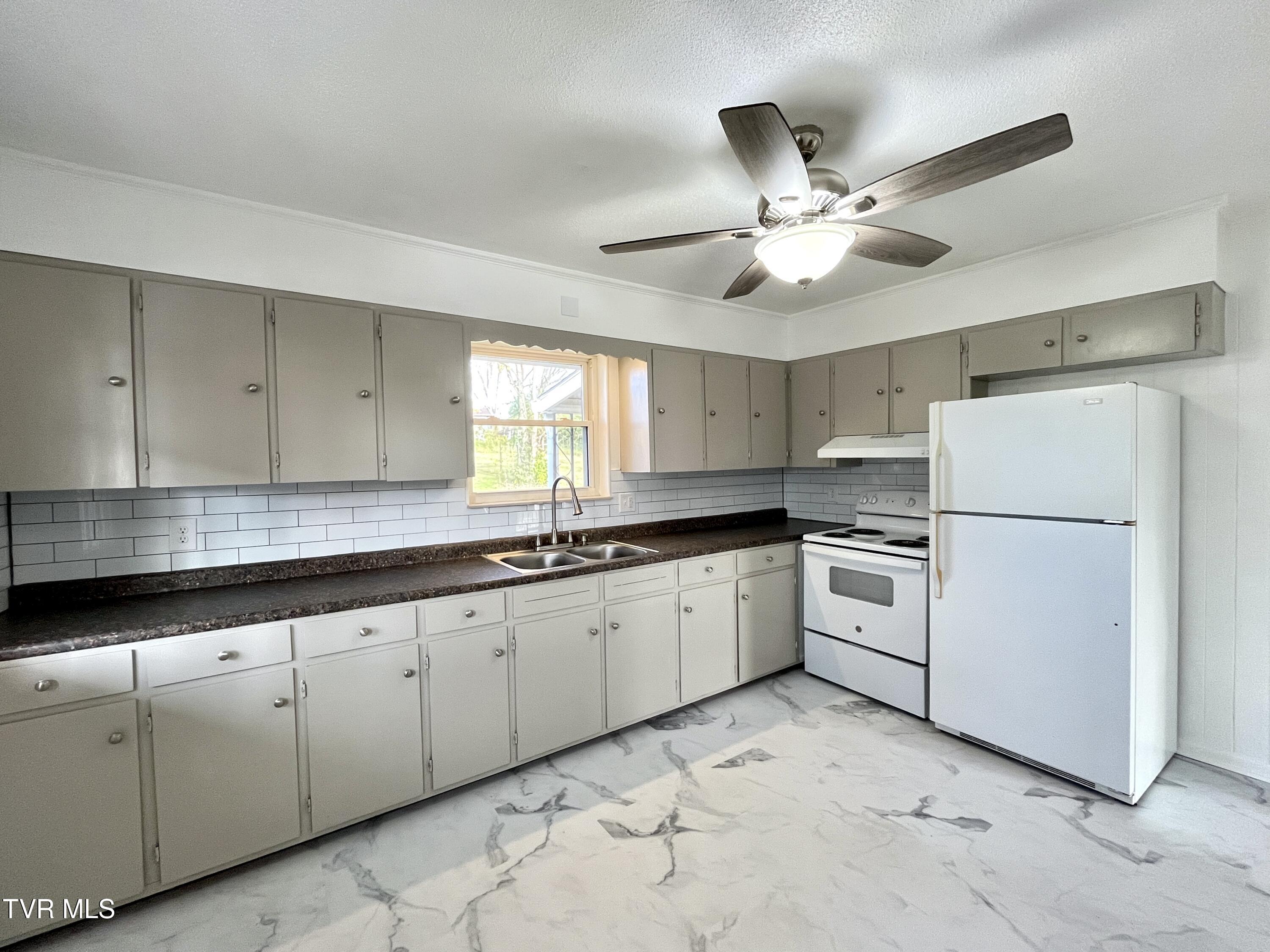 126 Pearl Street Greeneville, TN 37743 - Photo 4 of 23 4