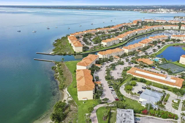 $725,000 | 3 Harbour Isle Drive East, Unit 302, Fort Pierce, FL 34949