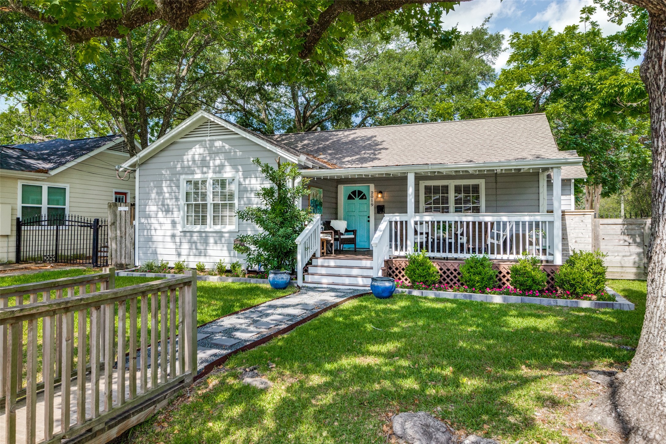 2019 Gostick Street Houston, TX 77008 - Photo 3 of 36