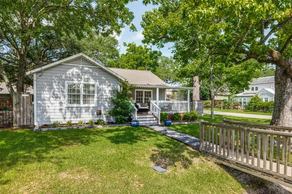 a view of a house with a yard and plants