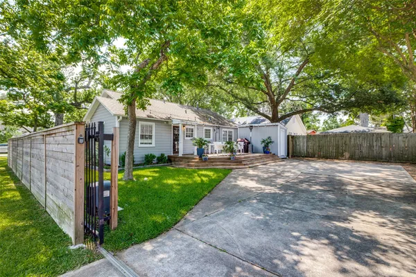 $645,000 | 2019 Gostick Street, Houston, TX 77008