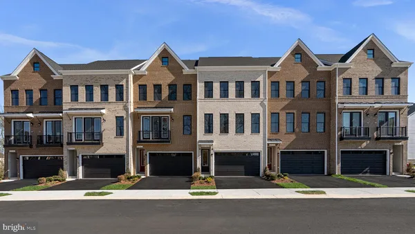 $856,490 | 1 Shining Star Square, Unit TURNER, Ashburn, VA 20148