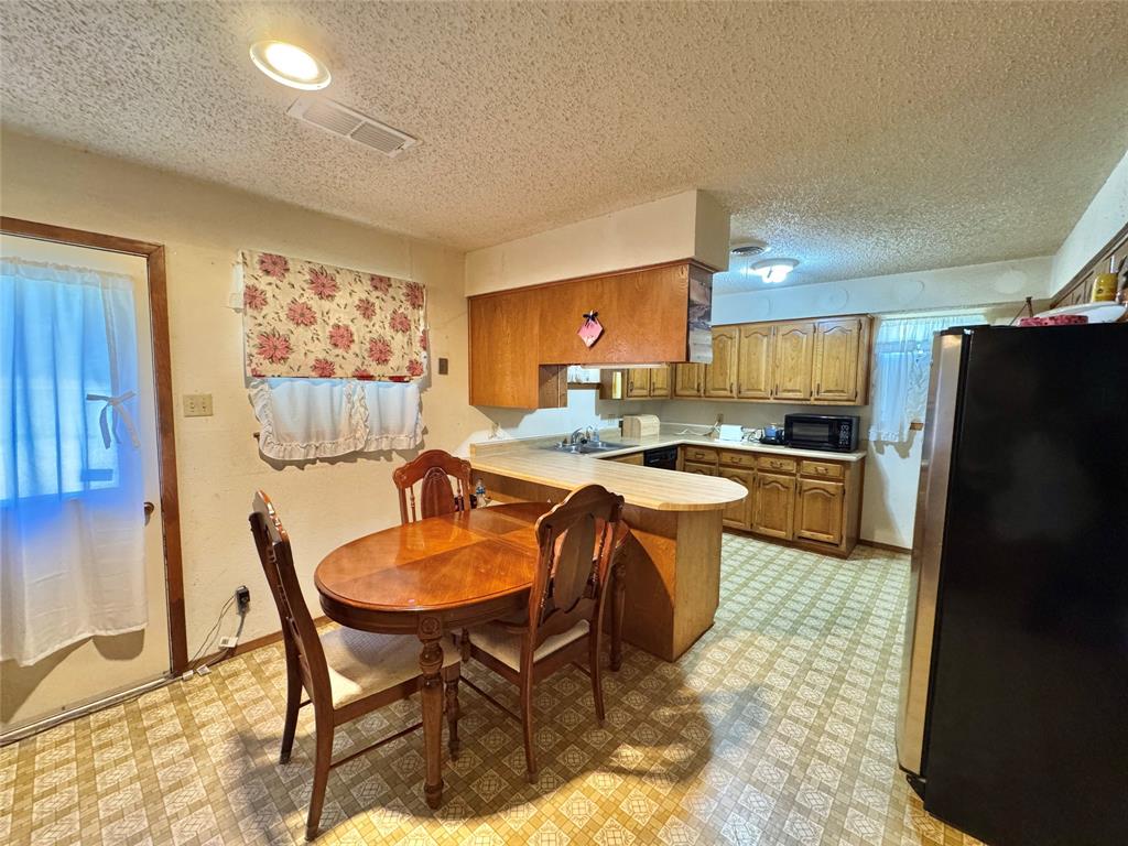 450 Woodbine Estates Road Gainesville, TX 76240 - Photo 6 of 36