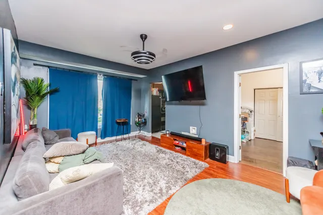 a view of front door with entryway