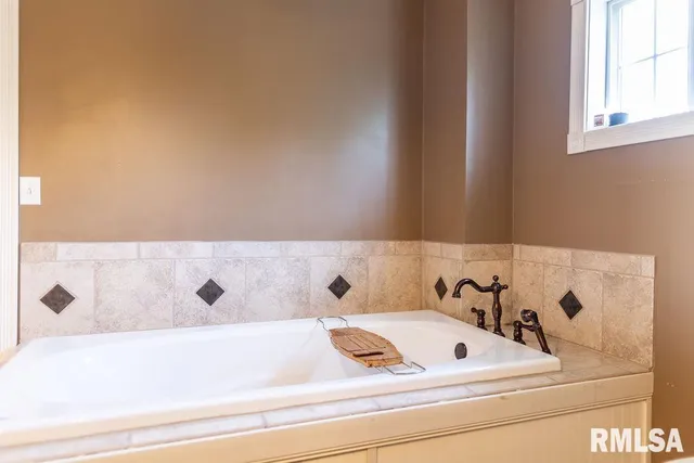 $199,500 | 306 West Fremont Street, Elmwood, IL 61529