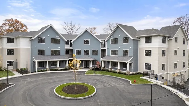 $1,523,800 | 16 Stearns Road, Unit 103, Wellesley, MA 02482