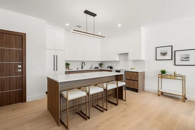 $1,523,800 | 16 Stearns Road, Unit 103, Wellesley, MA 02482