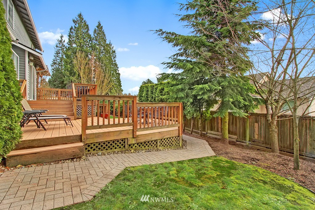5007 Northeast 19th Street Renton, WA 98059 - Photo 2 of 22