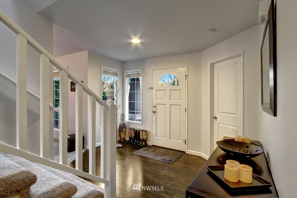 5007 Northeast 19th Street Renton, WA 98059 - Photo 5 of 22