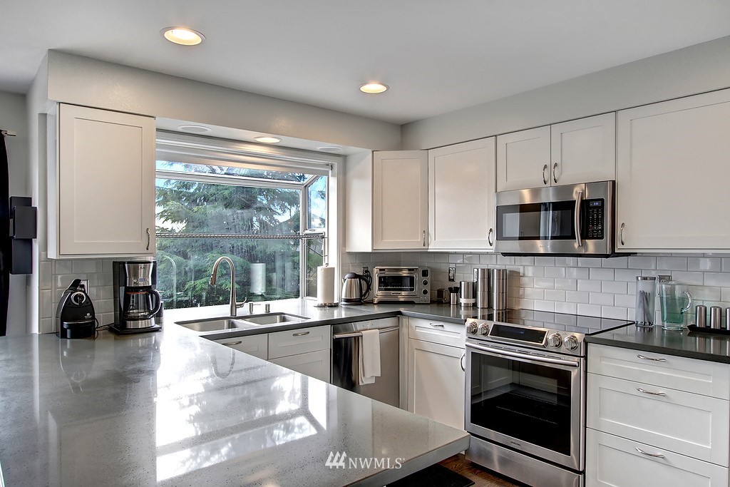 5007 Northeast 19th Street Renton, WA 98059 - Photo 9 of 22