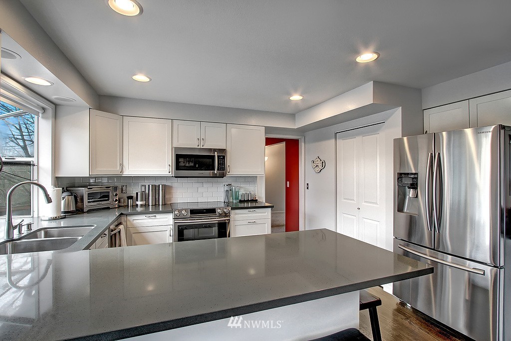 5007 Northeast 19th Street Renton, WA 98059 - Photo 10 of 22