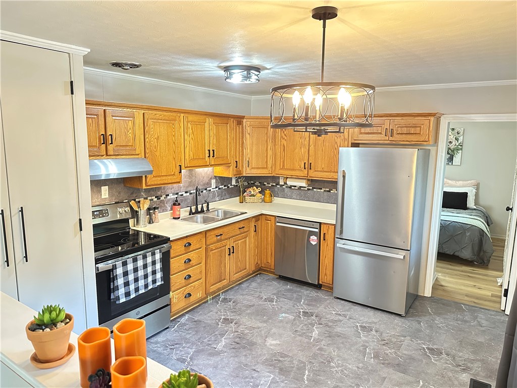 102 Phillips Drive Decatur, IL 62521 - Photo 5 of 11 kitchen