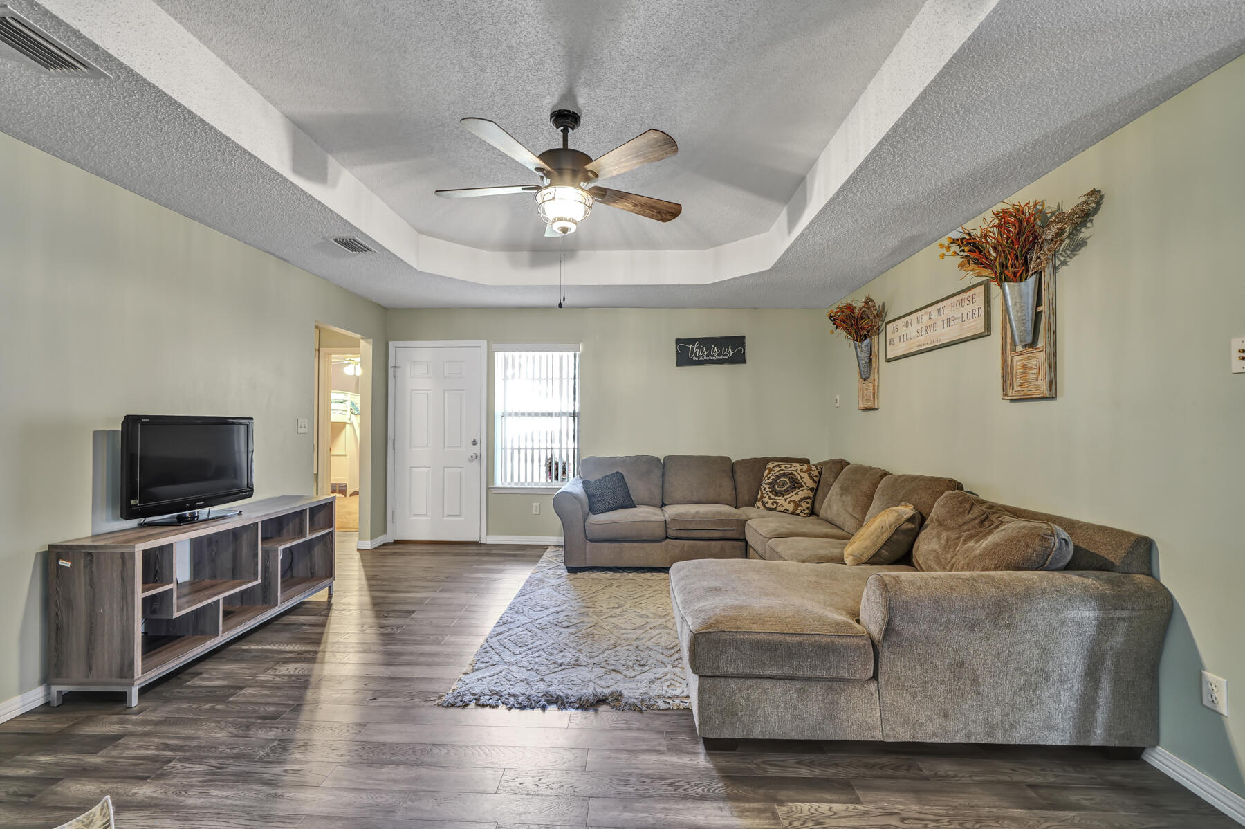 1787 Old Ranch Road Fort Walton Beach, FL 32547 - Photo 4 of 25 a living room with furniture and a flat screen tv