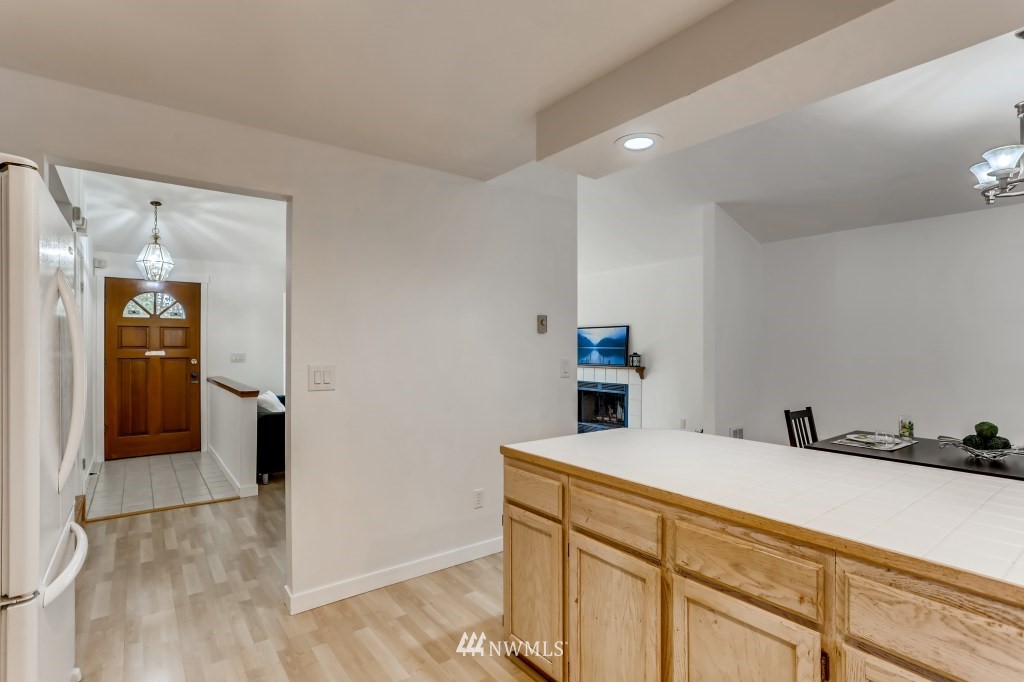 9661 Renton Avenue South Seattle, WA 98118 - Photo 11 of 27 Gallery Image 11