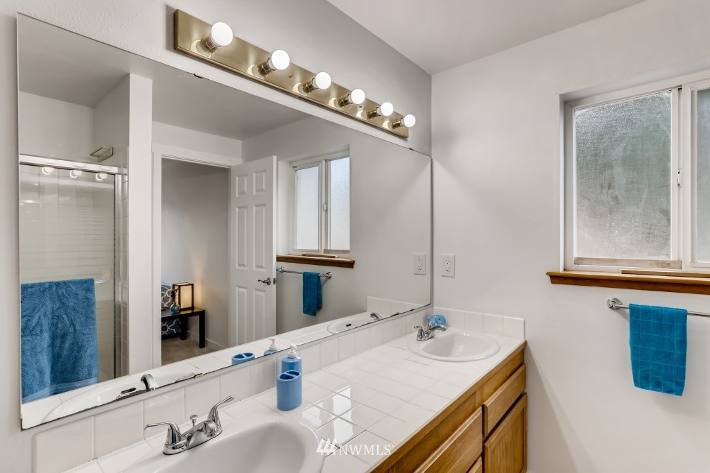 9661 Renton Avenue South Seattle, WA 98118 - Photo 15 of 27 Gallery Image 15