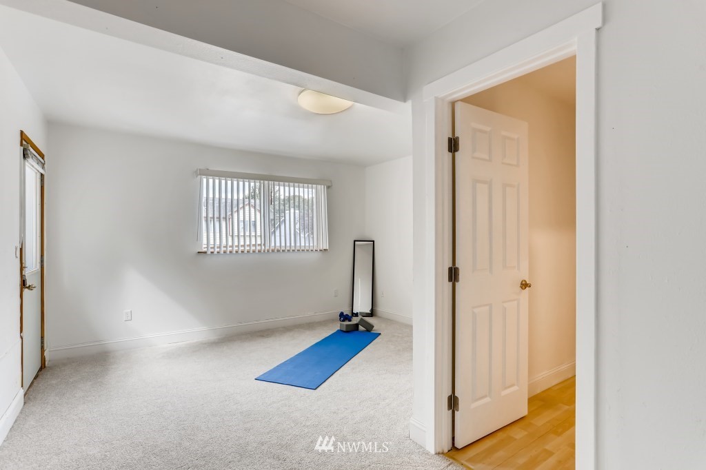 9661 Renton Avenue South Seattle, WA 98118 - Photo 19 of 27 Gallery Image 19