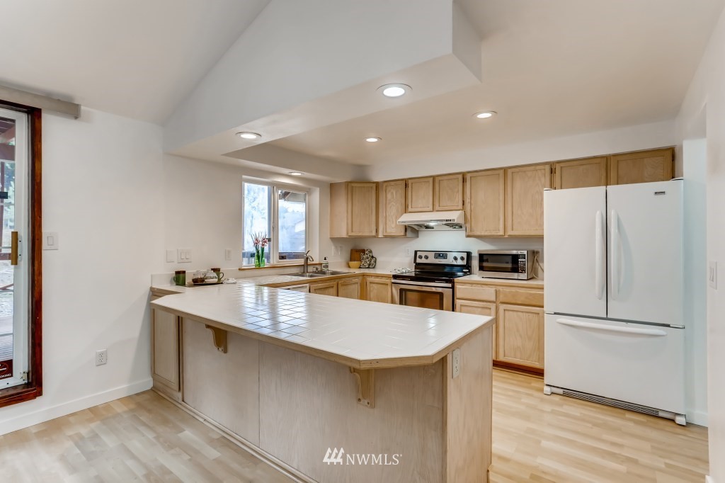 9661 Renton Avenue South Seattle, WA 98118 - Photo 8 of 27 Gallery Image 8