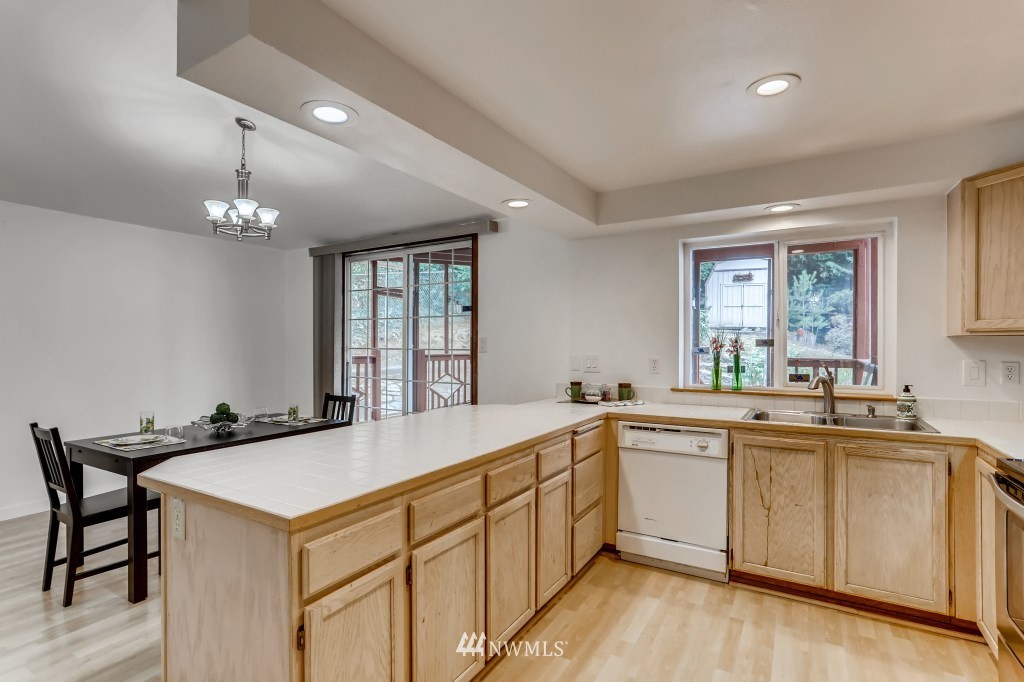 9661 Renton Avenue South Seattle, WA 98118 - Photo 10 of 27 Gallery Image 10