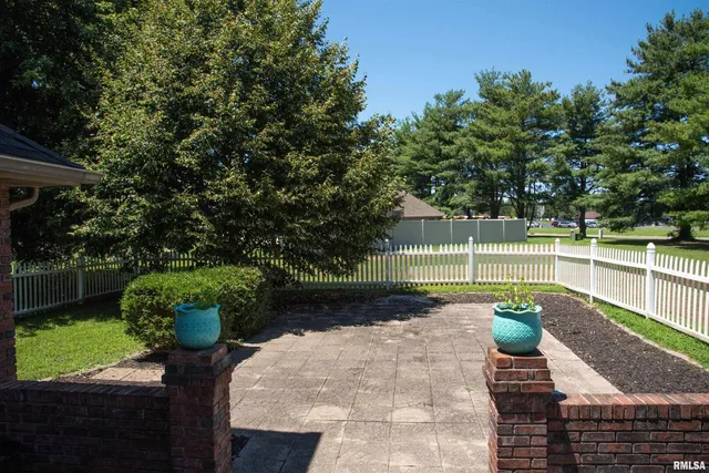 $289,000 | 1602 Carmie Lane, Marion, IL 62959