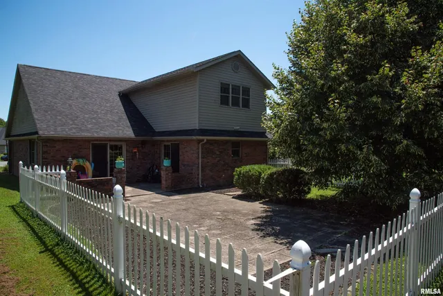 $289,000 | 1602 Carmie Lane, Marion, IL 62959