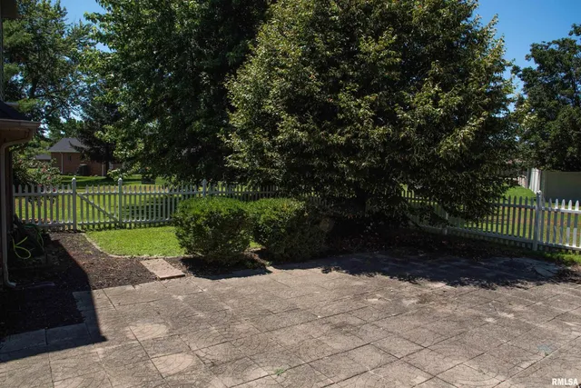 $289,000 | 1602 Carmie Lane, Marion, IL 62959